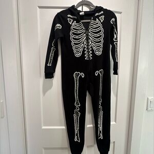 Cat & Jack Black Skeleton Footie